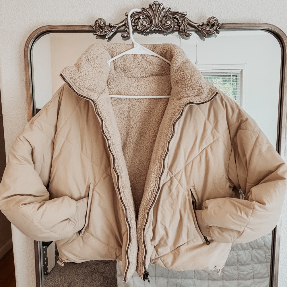 American Eagle Women's Beige Quilted Jacket